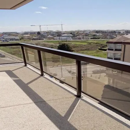 In With Sea Views Apartment